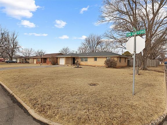 2nd image of 719 E Tom Stafford St