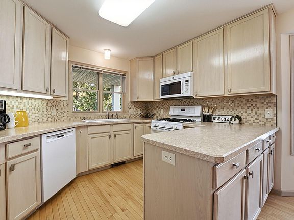 4th image of 644 Overlook Dr