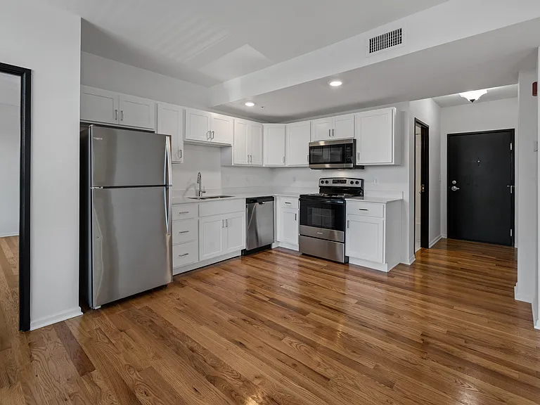 Rink Savoy Apartments — Photo 29