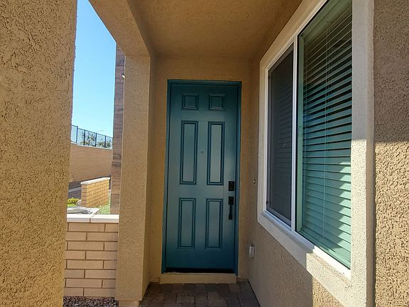 2nd image of 176 Freeport View Pl