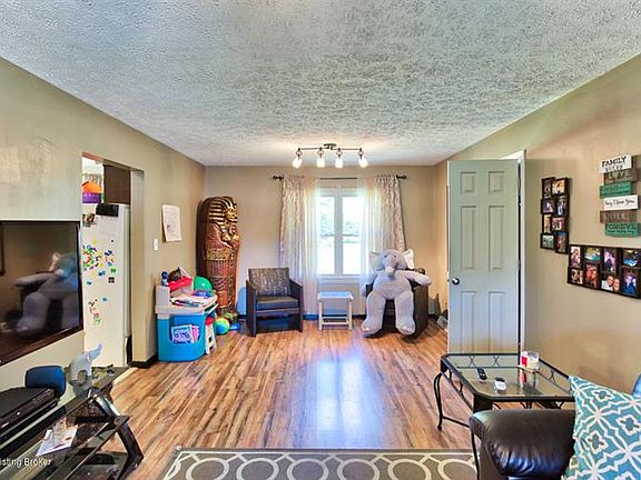 4th image of 198 Ivy Ln