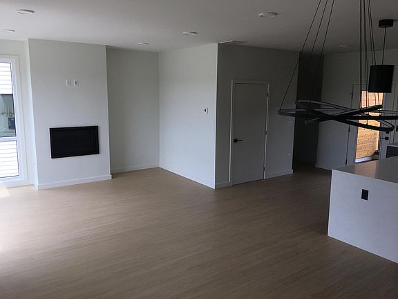 4th image of 572 Enterprise Blvd #31