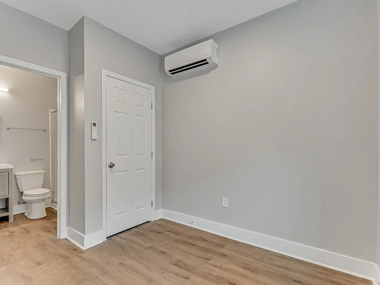 304 E Ontario St — Photo 6