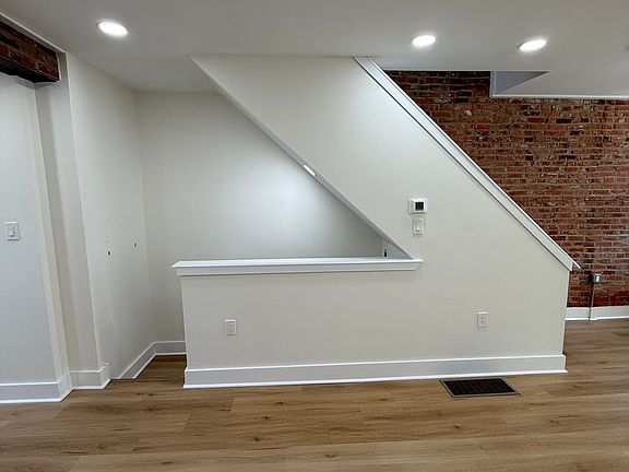 5th image of 153 W Palmer St