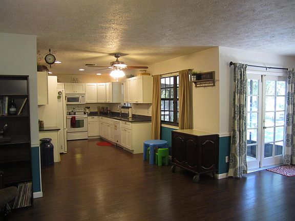 4th image of 408 SE Seabreeze Lane