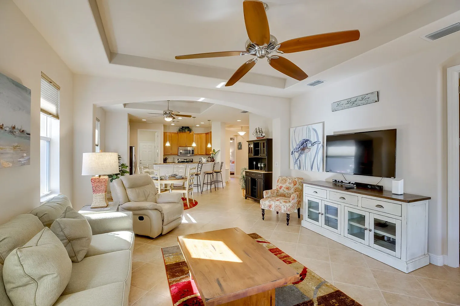 3 bed, 2.0 bath, 1496 sqft, $4,120 — Photo 4