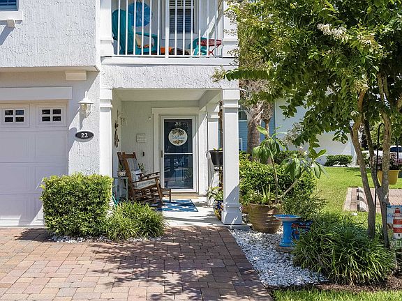 3rd image of 22 Islander Cir