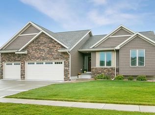1637 Hunters Green Way, Marion, IA 52302