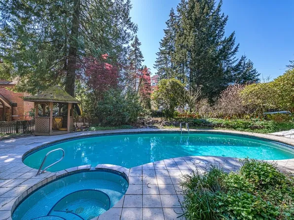 5260 Kew Rd, West Vancouver, BC V7W 2W2