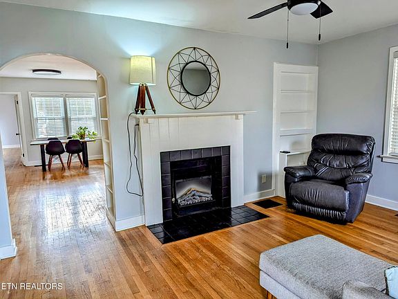 2nd image of 110 Lake View Dr
