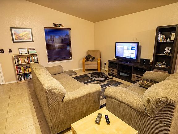 4th image of 5622 England Dr