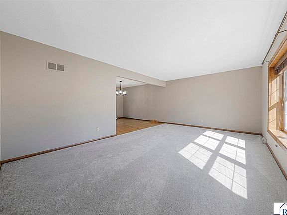 2nd image of 450 Country View Ln