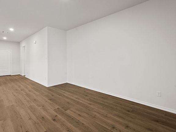 4th image of 503 Sebastian Ln