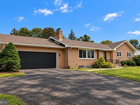 2nd image of 325 Donna Ln