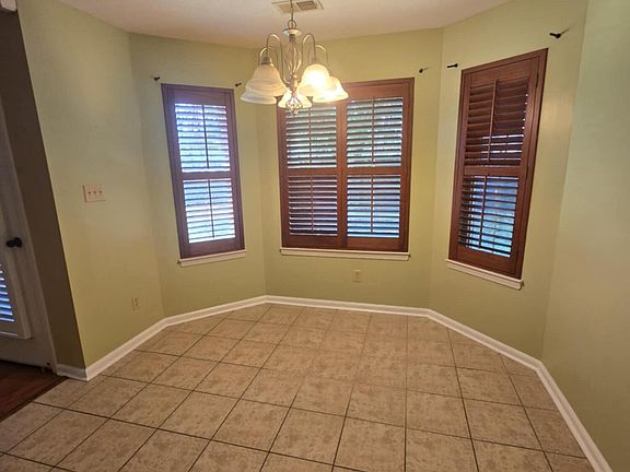 3rd image of 4193 Ravenwood Park