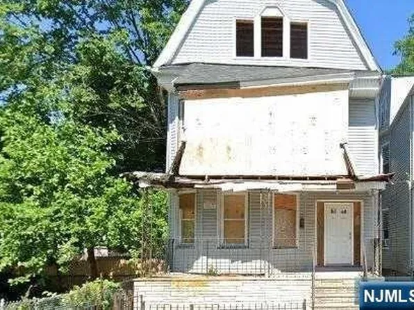 289 Amherst St, East Orange, NJ 07018
