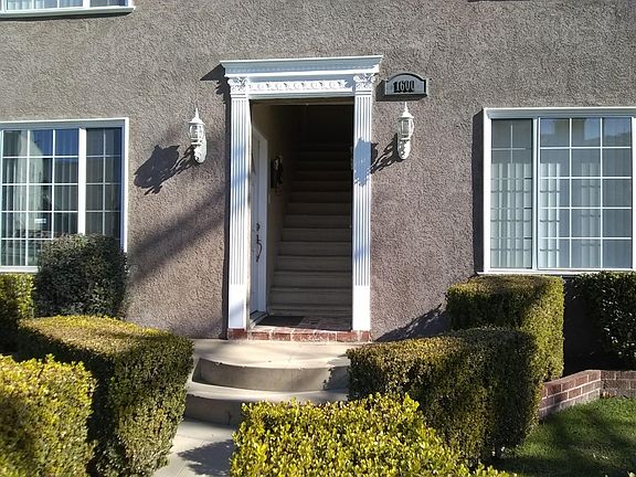 Front Entrance to Apt