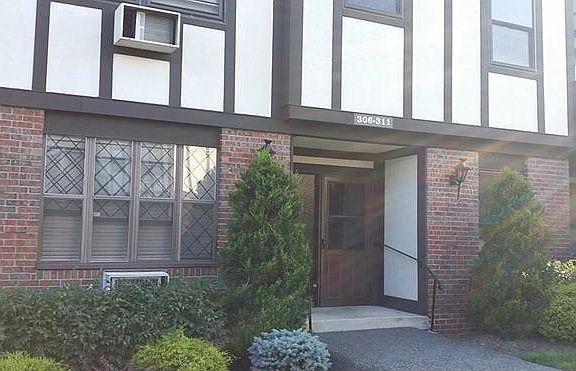 3rd image of 307 Sierra Vista Ln