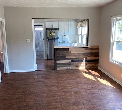 3rd image of 2103 Lewis Dr #1