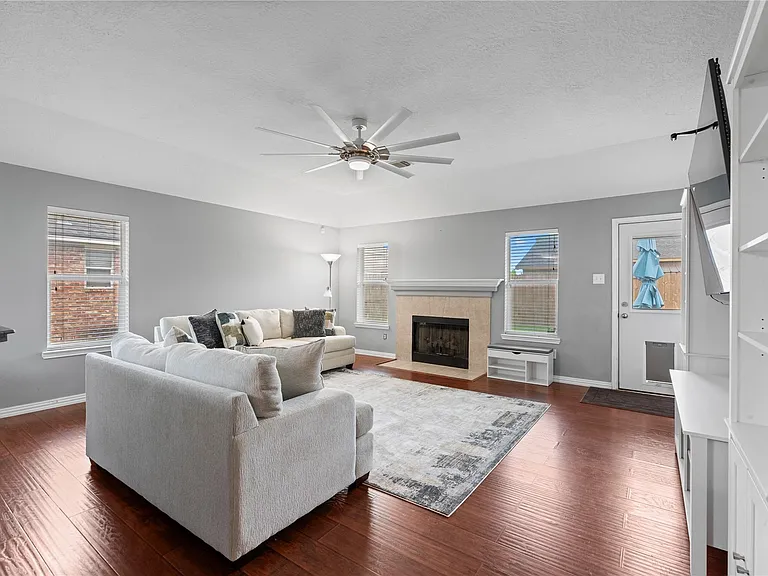10819 Redwood Dr — Photo 5