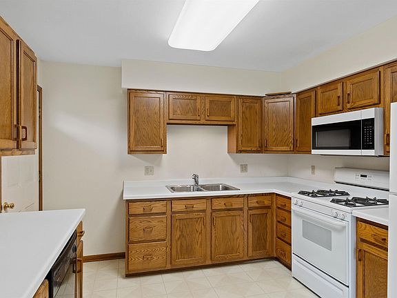 2nd image of 216 W Prairie St