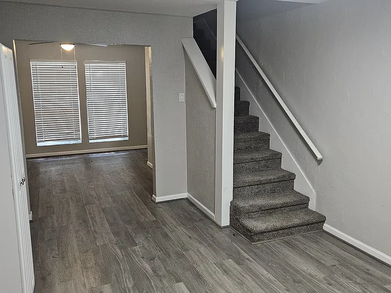 Rosewood Dr — Photo 10