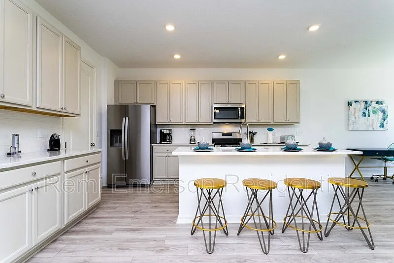 4 bed, 3.5 bath, 2174 sqft, $2,500 — Photo 3