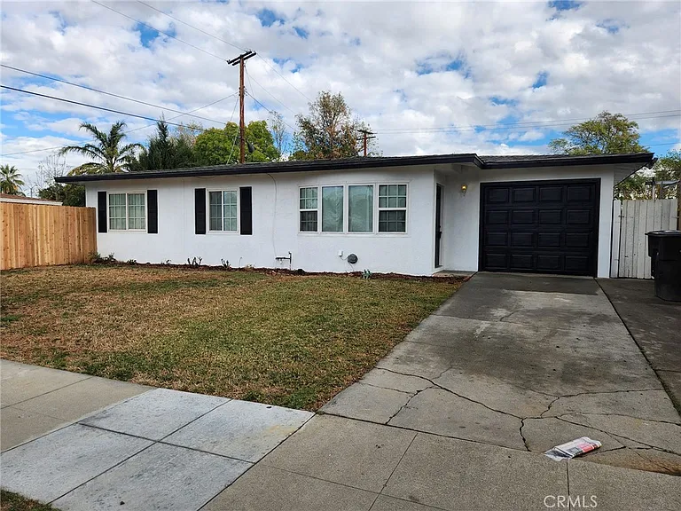 3975 Eileen St — Photo 1