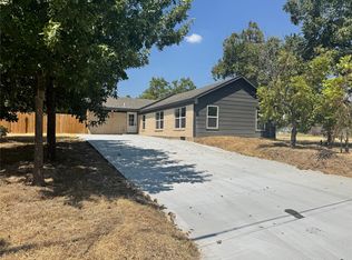 603 N Pearl St, Comanche, TX 76442