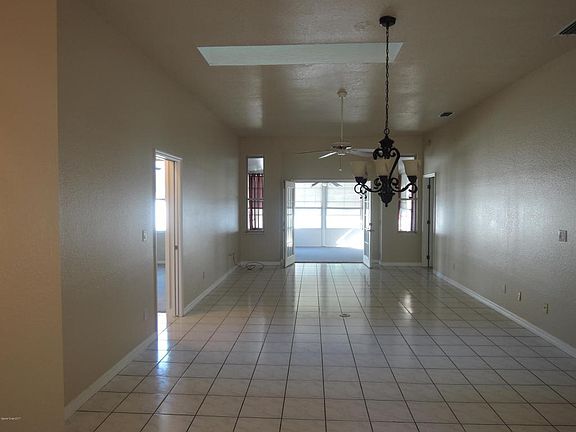 2nd image of 820 Suntree Woods Dr