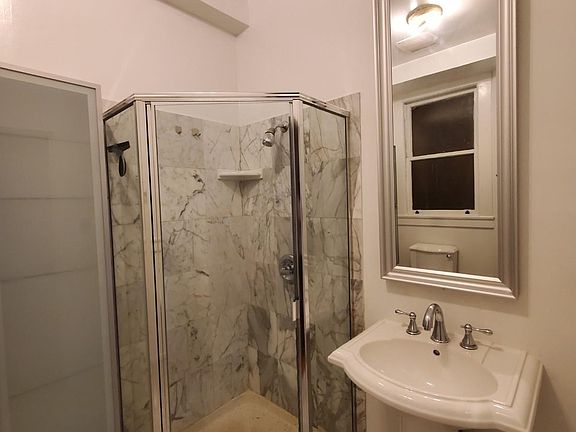 Bathroom at 975 Sutter St.