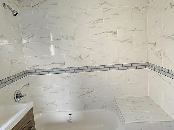 3rd image of 246 Clifton Ave APT 2