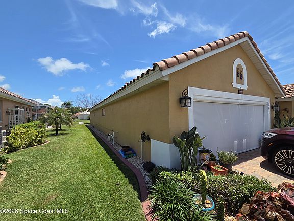 5th image of 361 Carmel Dr