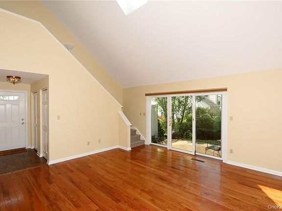4th image of 218 Stoneway Ln