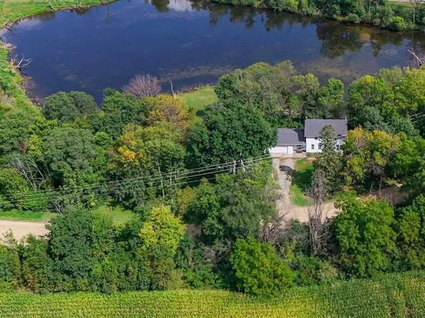 19225 Belview Trl, Faribault, MN 55021