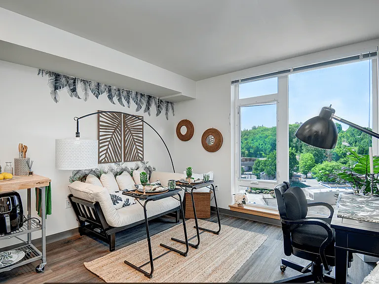 Mt Baker The Maddux Apartments — Photo 17