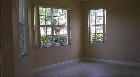 3rd image of 3354 Lakeside Dr #54