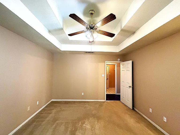 405 Gina Dr — Photo 17