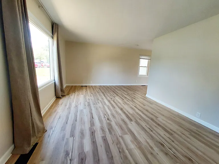 1100 E Sherman St — Photo 11