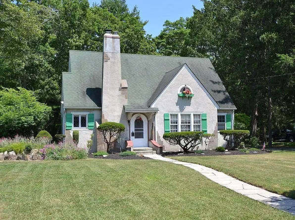 125 Oregon Avenue, Medford, NY 11763