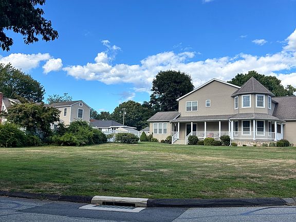 3rd image of 61 Whitecap Road