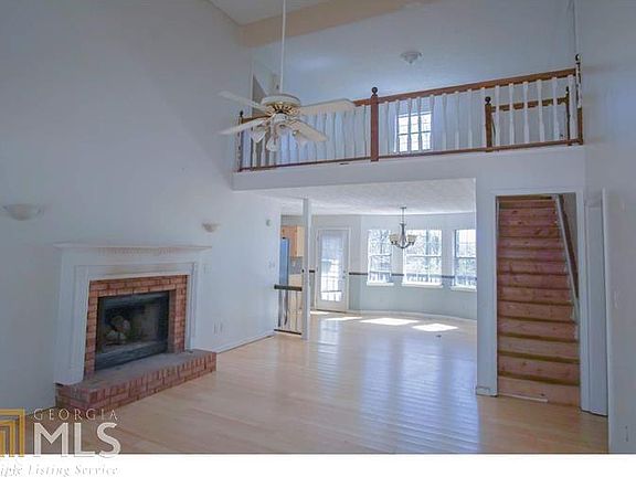 3rd image of 245 Brook Hollow Dr
