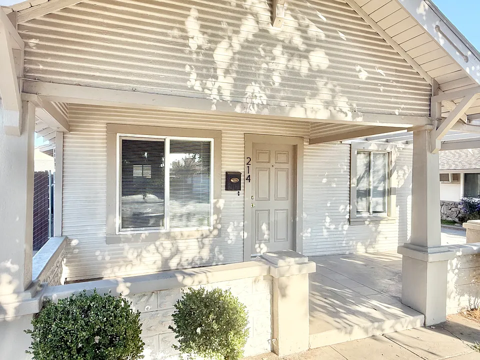 214 Locust Ave