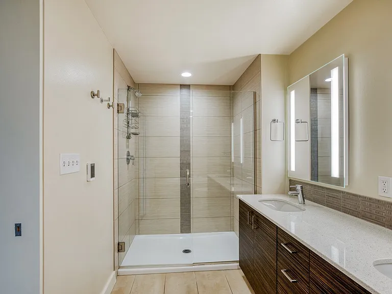 Modern stand-in shower