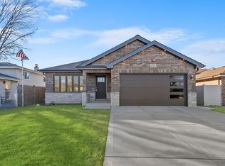 8620 S 77th Ct, Bridgeview, IL 60455