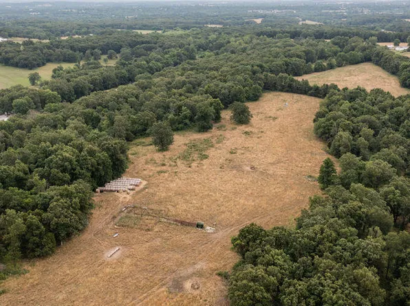 000 Highway B, Bolivar, MO 65613