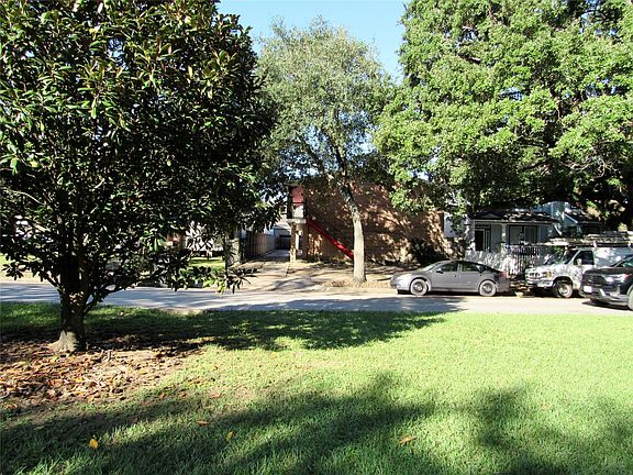 2nd image of 907 Heights Blvd