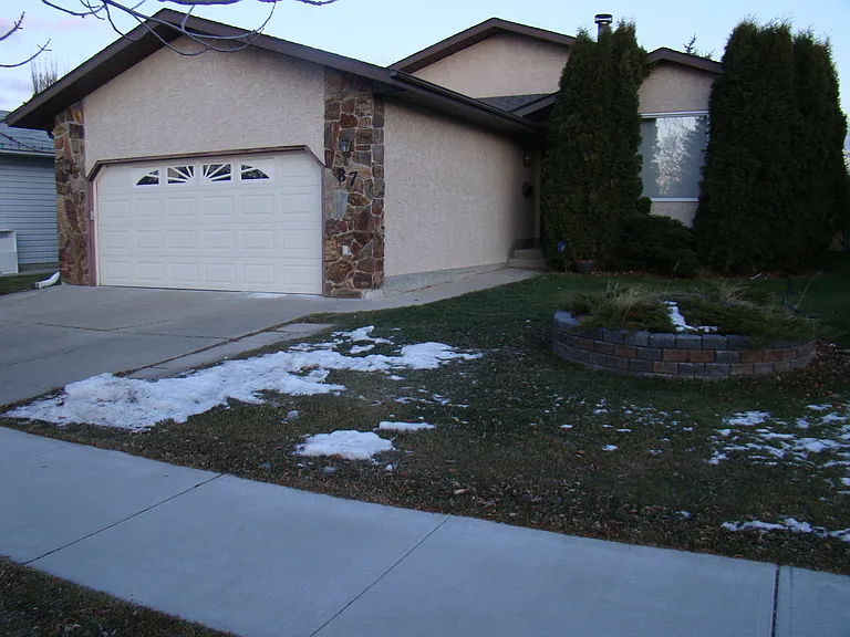 87 Millgrove Dr — Photo 2