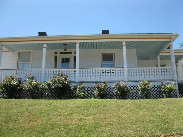 1642 W Beverley St, Staunton, VA 24401