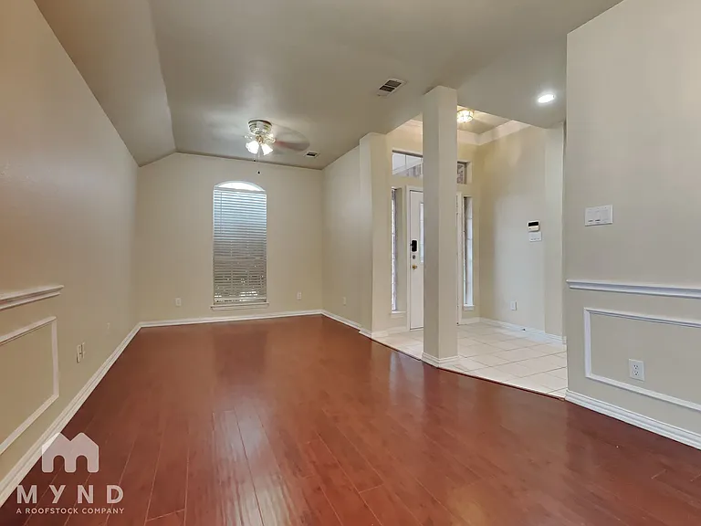 9860 Buckingham Ln — Photo 5